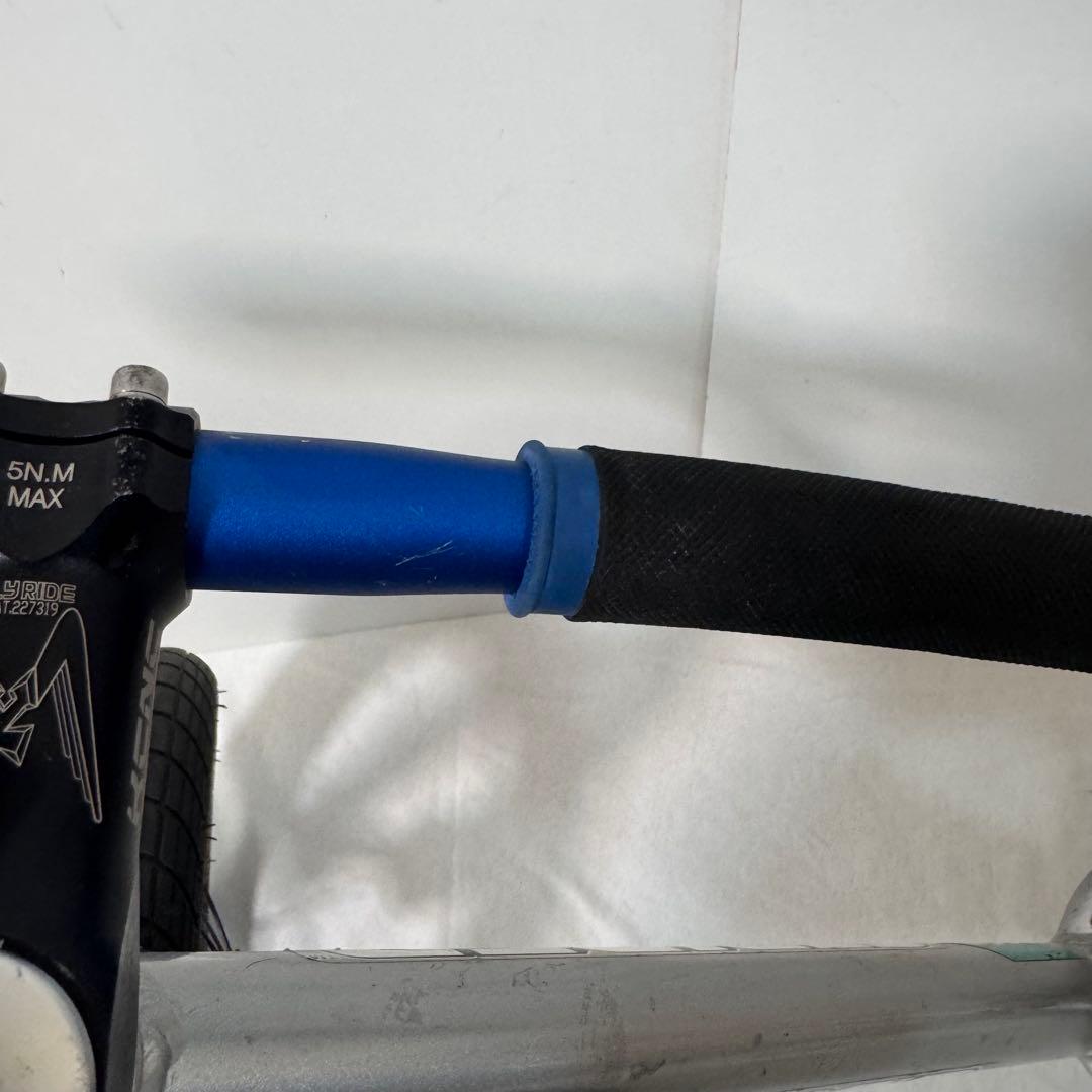 ストライダープロ　シルバー　カスタム　ランバイク　ゴムタイヤ付