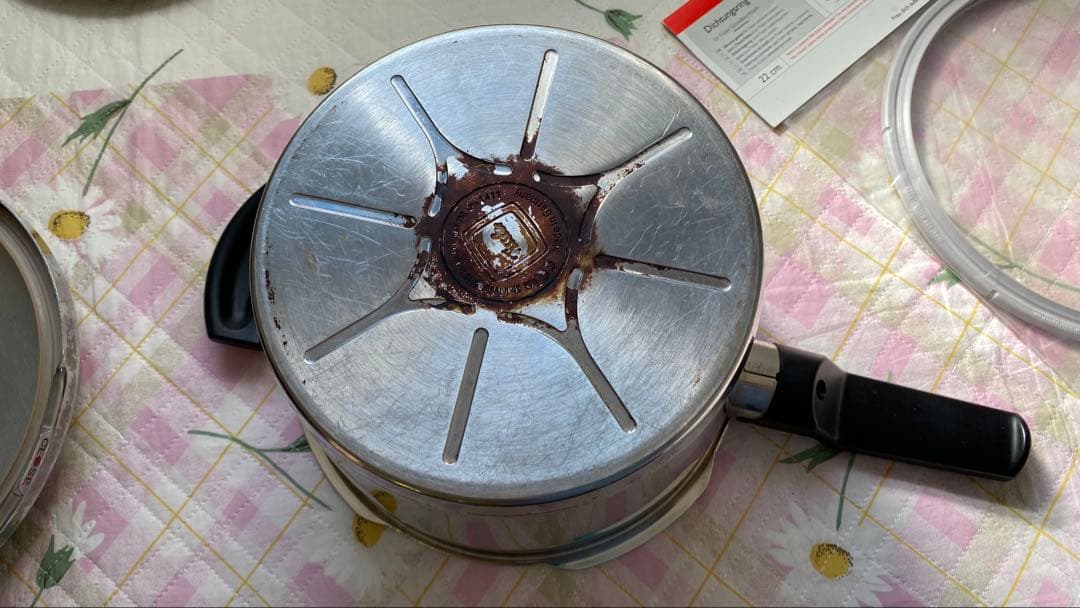 フィスラー圧力鍋　4.5リットル レシピ本と替えパッキン付き