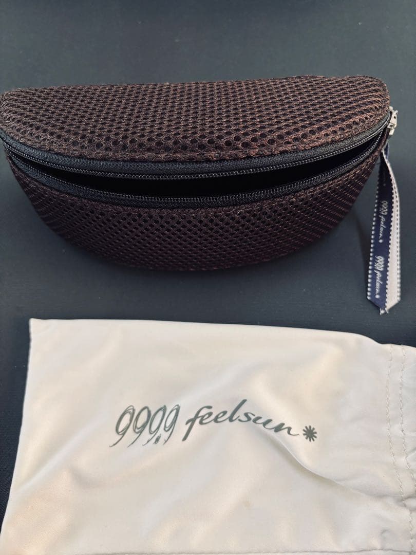 999.9 フォーナインズ　F-02M