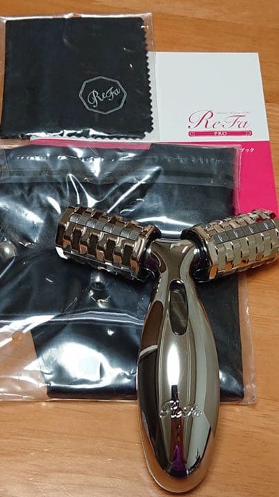 美品　　リファ美顔ローラ