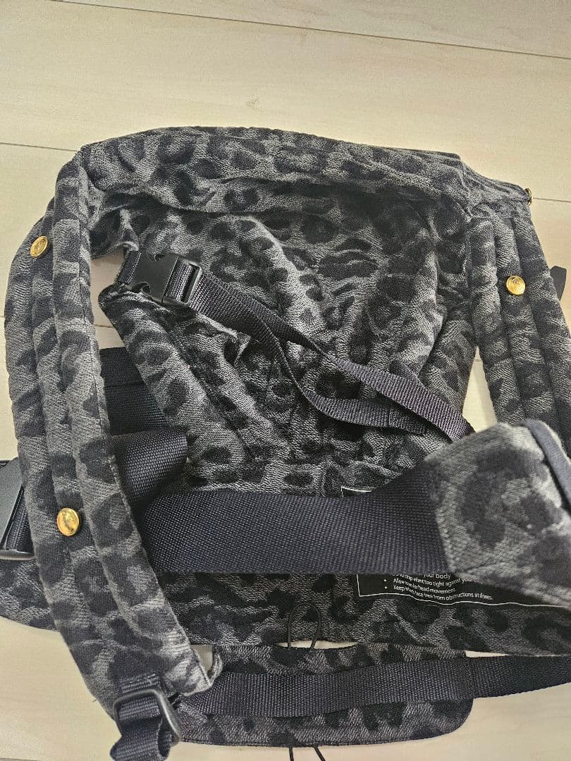 アーティーポッペ　artipoppe　レオパード柄 ヒョウ柄　抱っこ紐