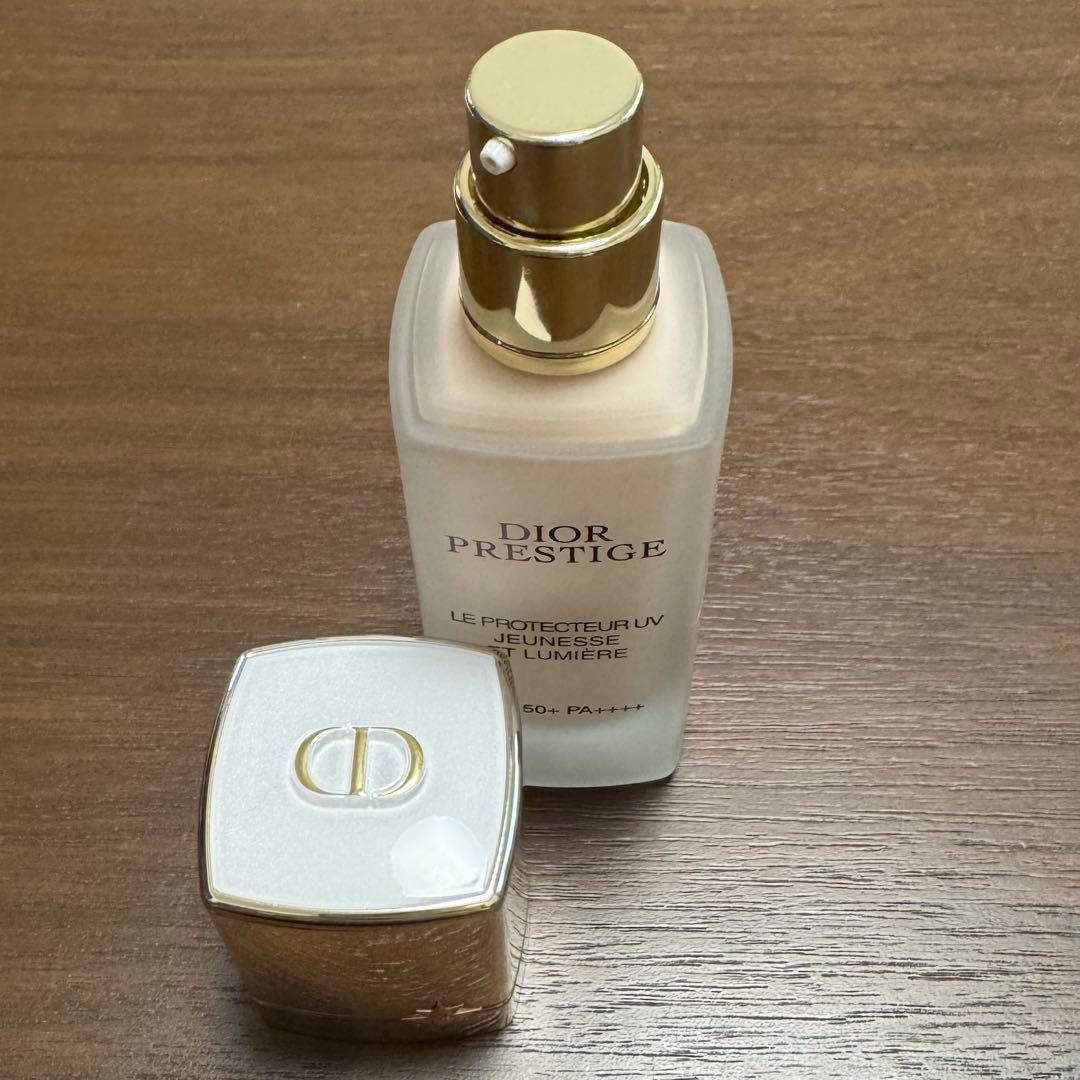 Dior プレステージ ホワイト ル プロテクター UVルミエール シアーグロウ