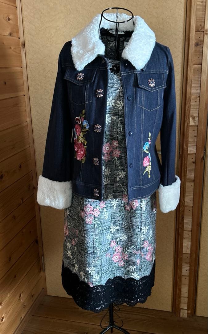 極美品⭐︎スーパービューティー　花柄刺繍デニムジャケット 40サイズ