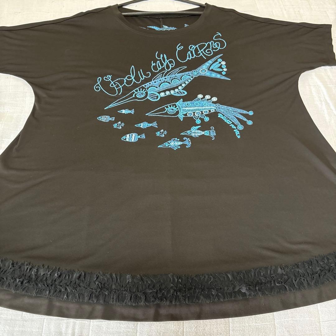 『未使用に近い』⭐️トクコプルミエヴォル⭐️黒地に魚刺繍ラグラン裾フリルチュニック❣️