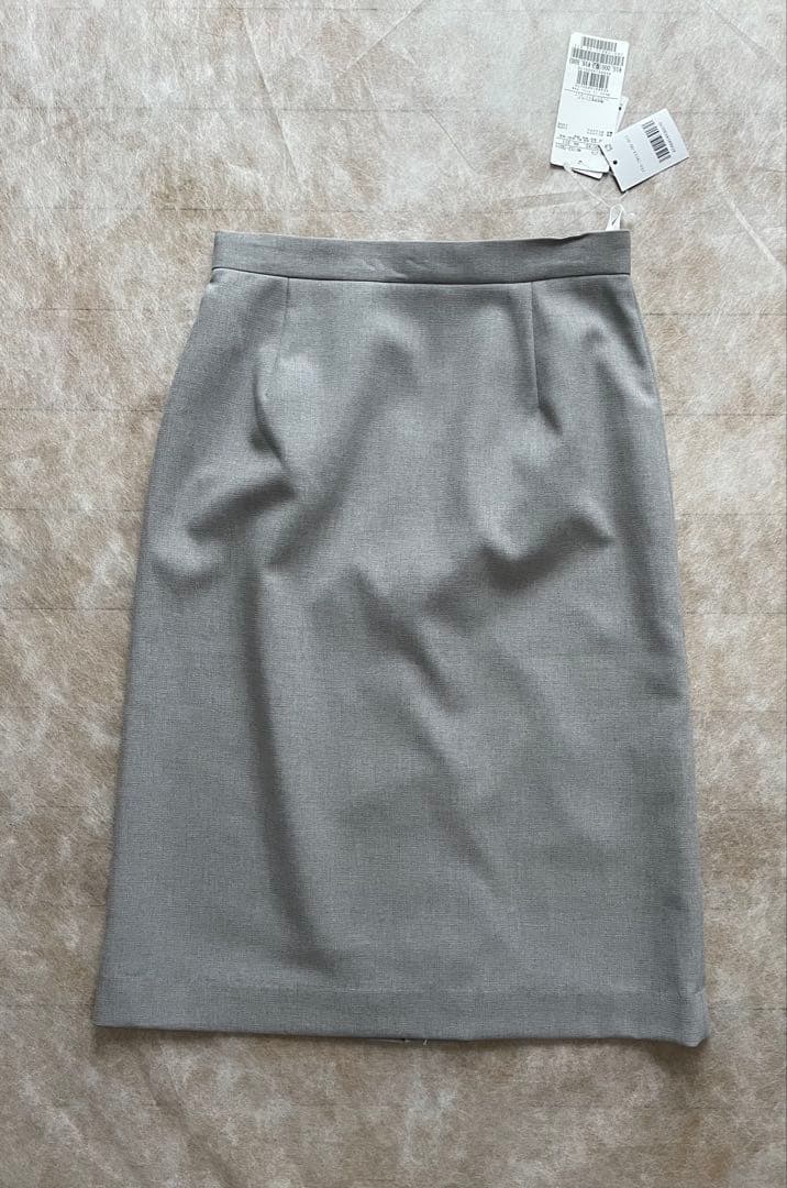 新品　アンタイトル　スカート スーツ　ライトグレー系orライトベージュ系　XS