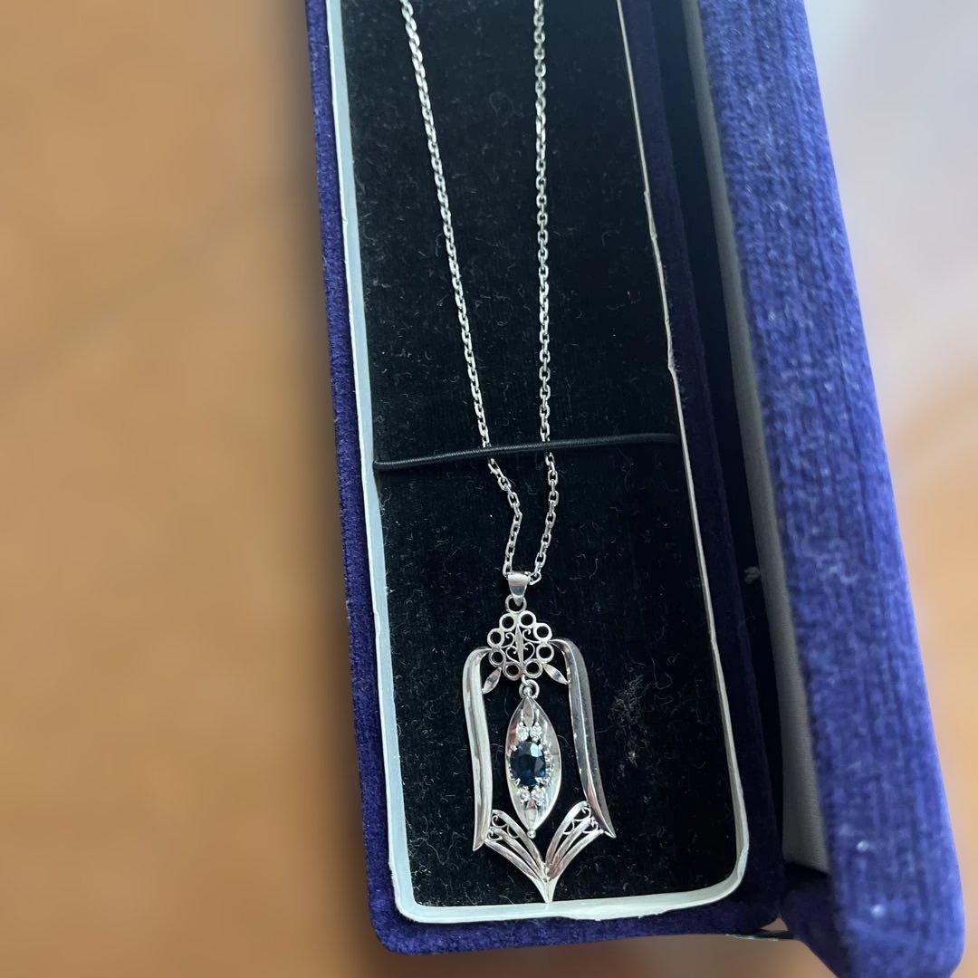 半*い様 シルバーペンダントネックレス 青色ストー５０年前　名前彫ってあります。