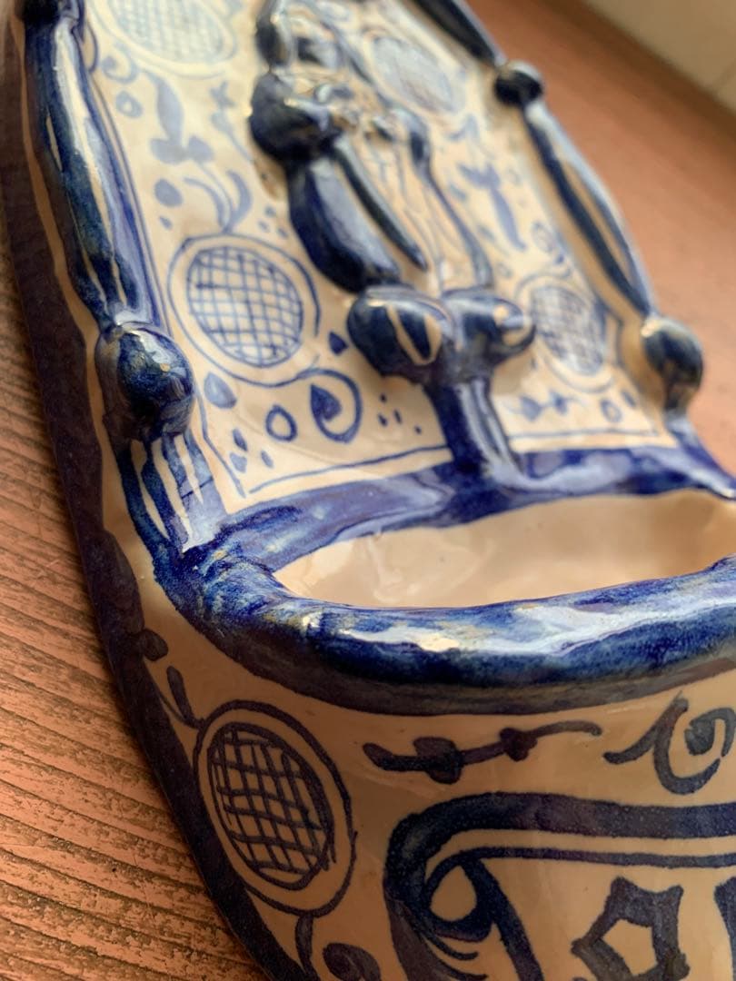 グランピエ　ビンテージスペイン陶器の聖水入れ壁掛け！大胆な筆使いが魅力！