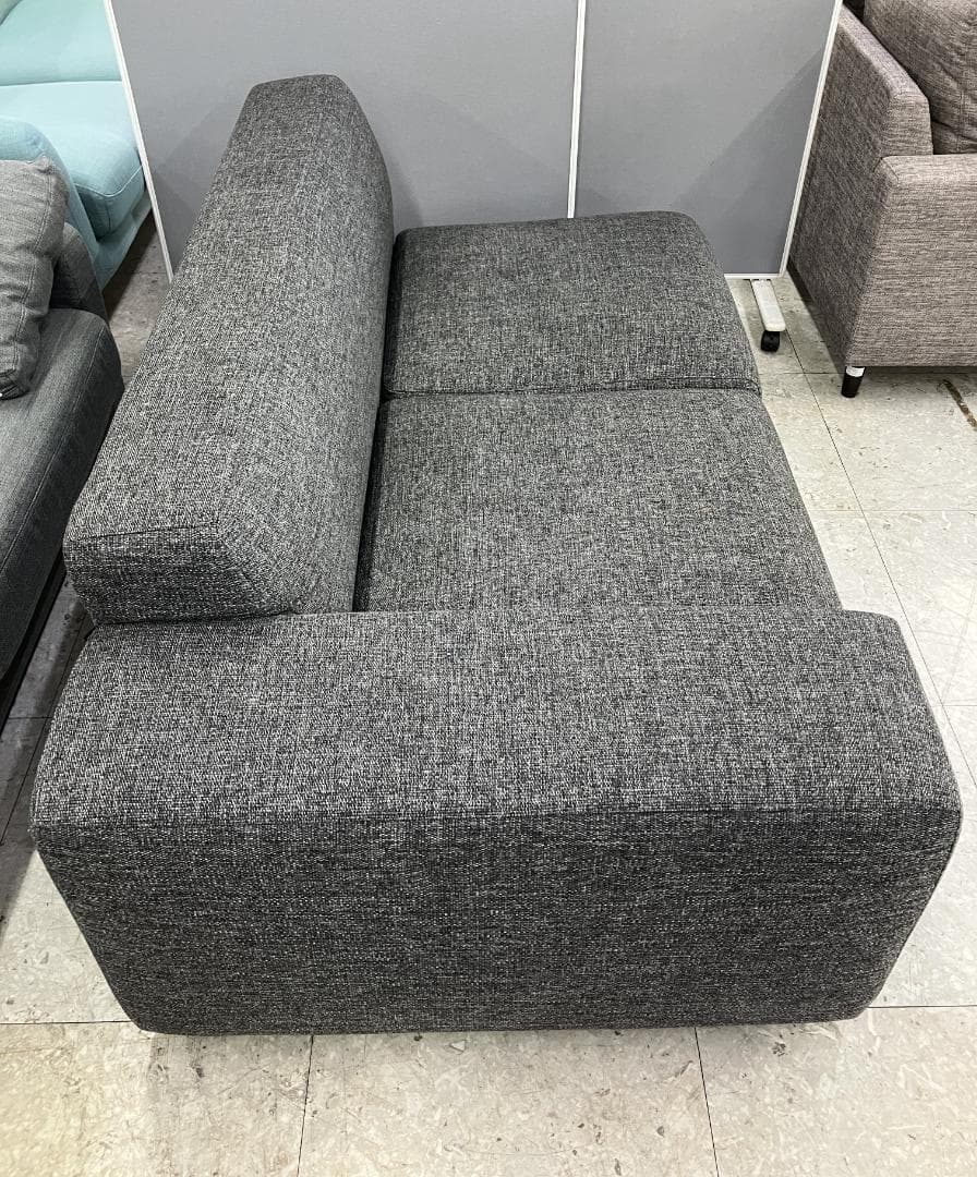 NOYES 2人掛けソファ 片側アーム オットマン付き グレー