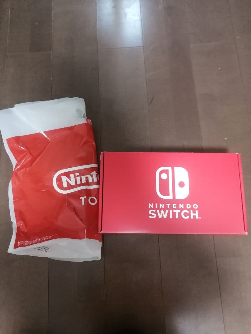 ゆ*じ様 ほぼ新品Nintendo Switch 本体