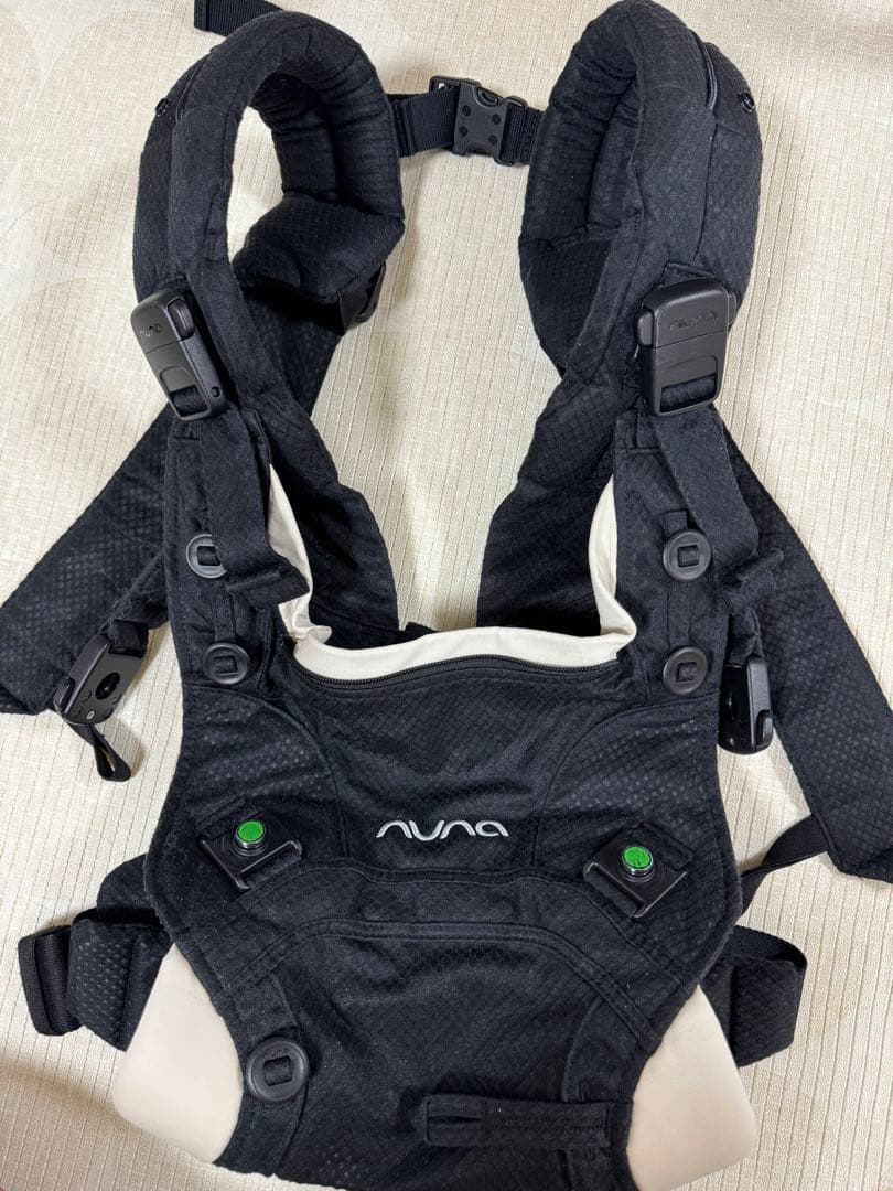 nuna カドルクリック　抱っこ紐　ブラック