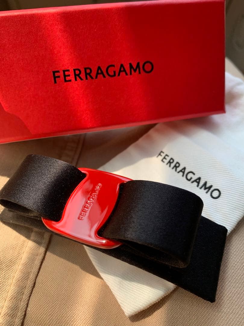 【美品】FERRAGAMO フェラガモ リボンバレッタ　ヴァラ