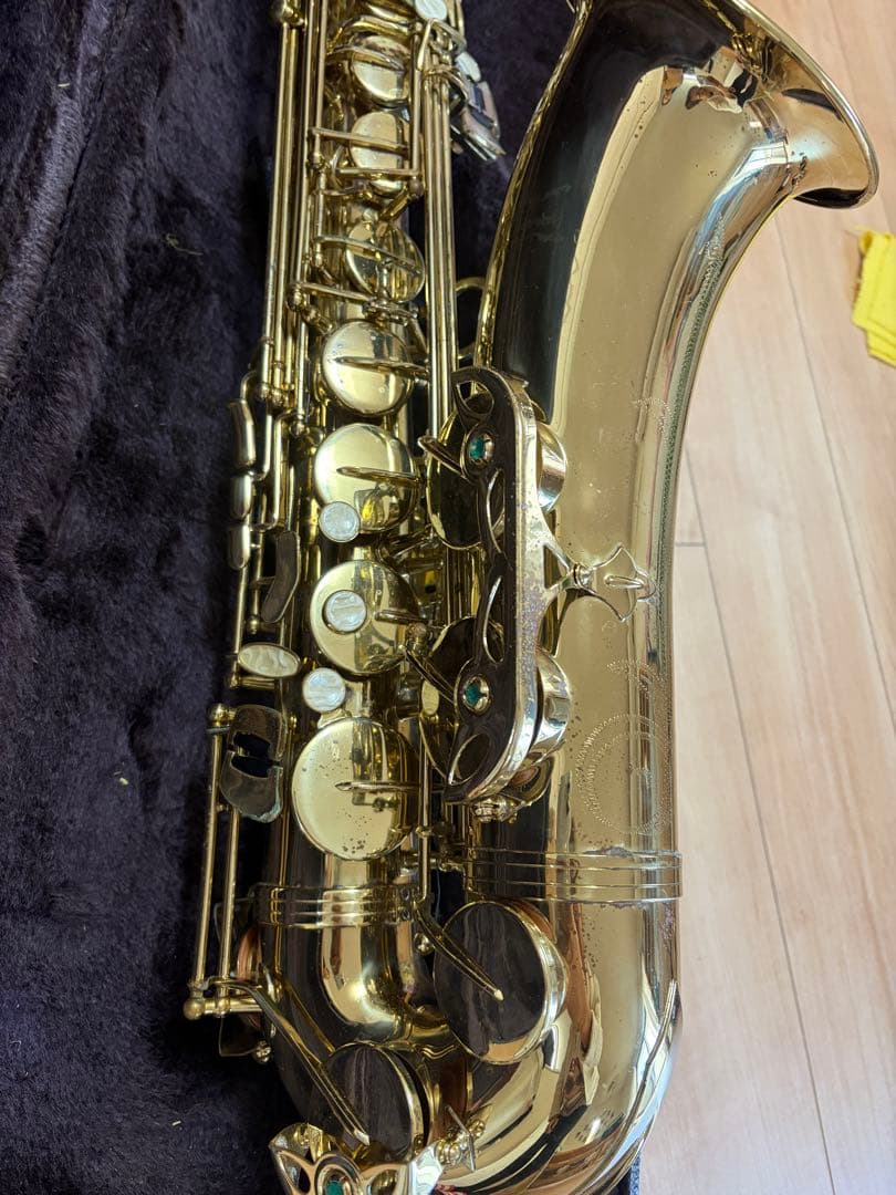 サックス HTN-86彫刻入り　ゴールド　ケース付