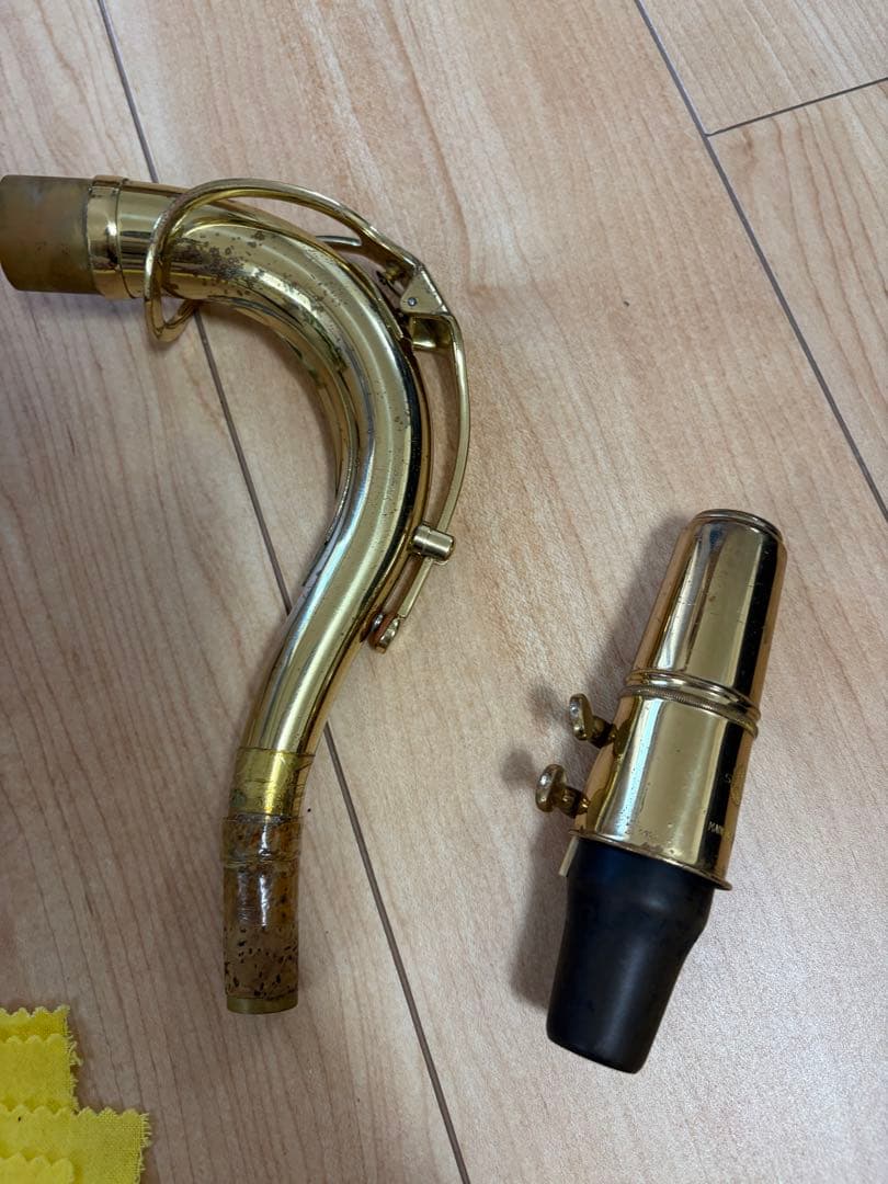 サックス HTN-86彫刻入り　ゴールド　ケース付