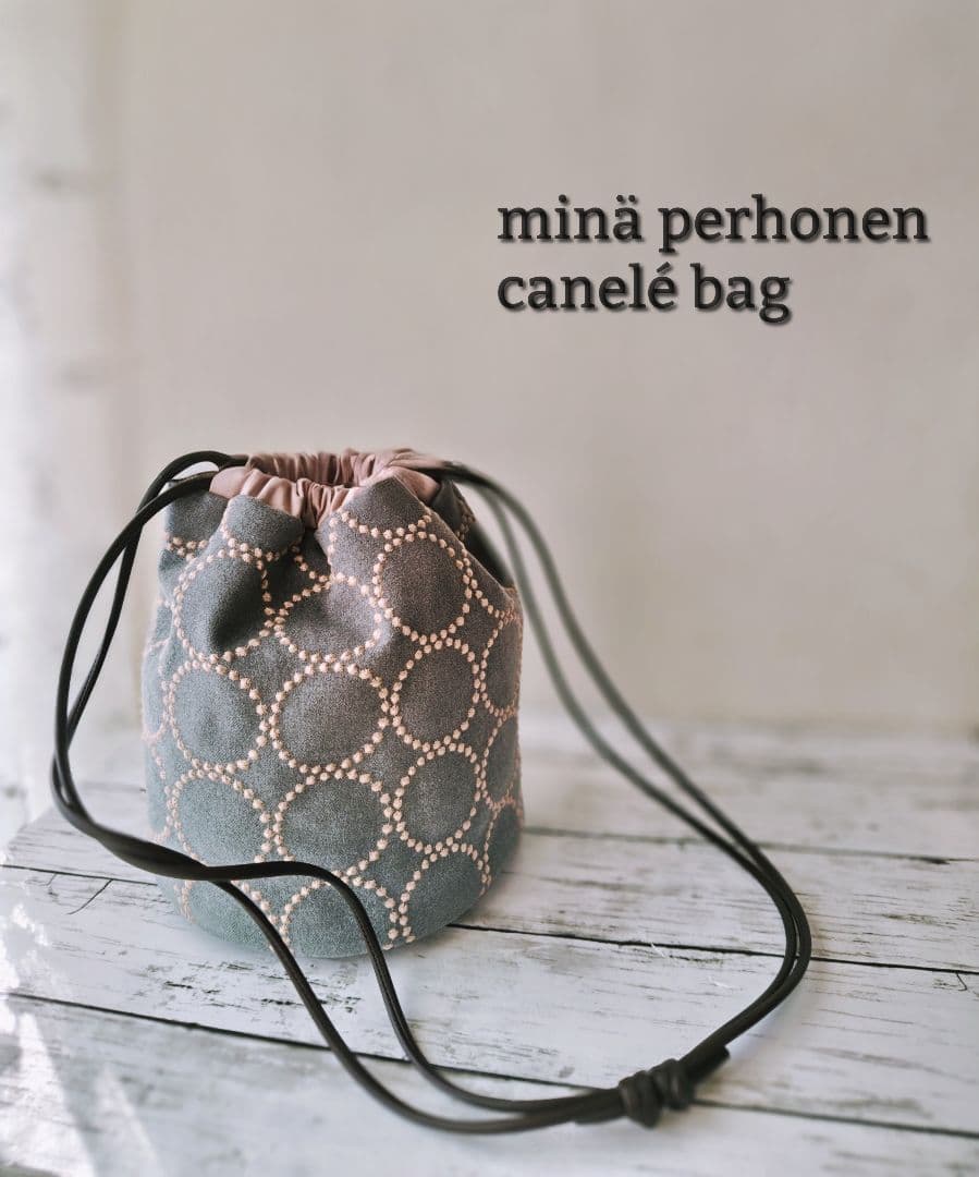 ミナペルホネン dop gray 巾着ショルダー カヌレバッグ タンバリン