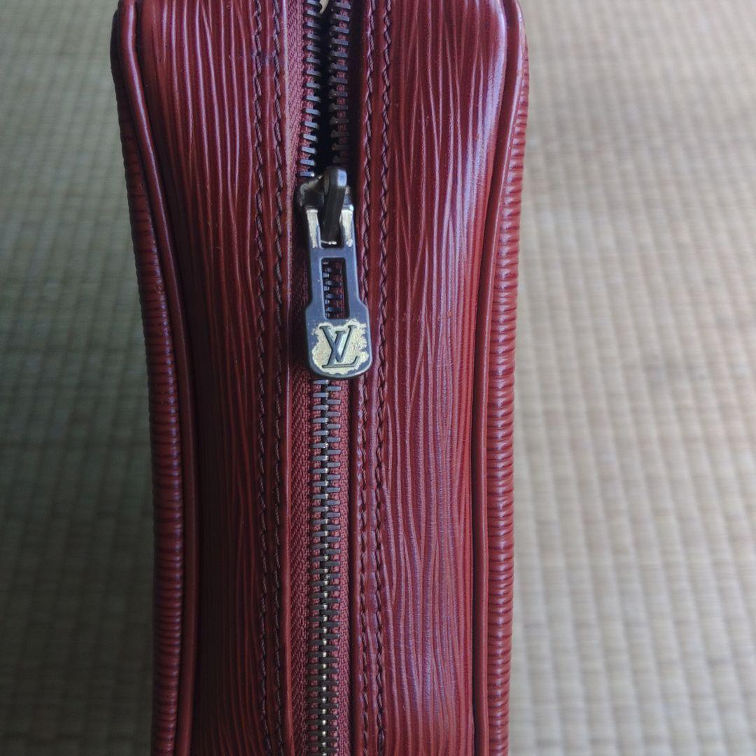 LOUIS VUITTON エピ　ポルト　ドキュマン　ボヤージュ