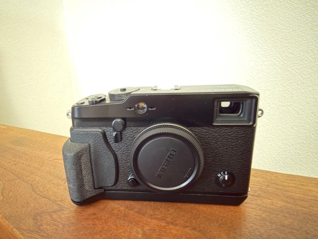 富士フィルム X-Pro1 ミラーレスデジタルカメラ グリップ縦吊り改造純正付