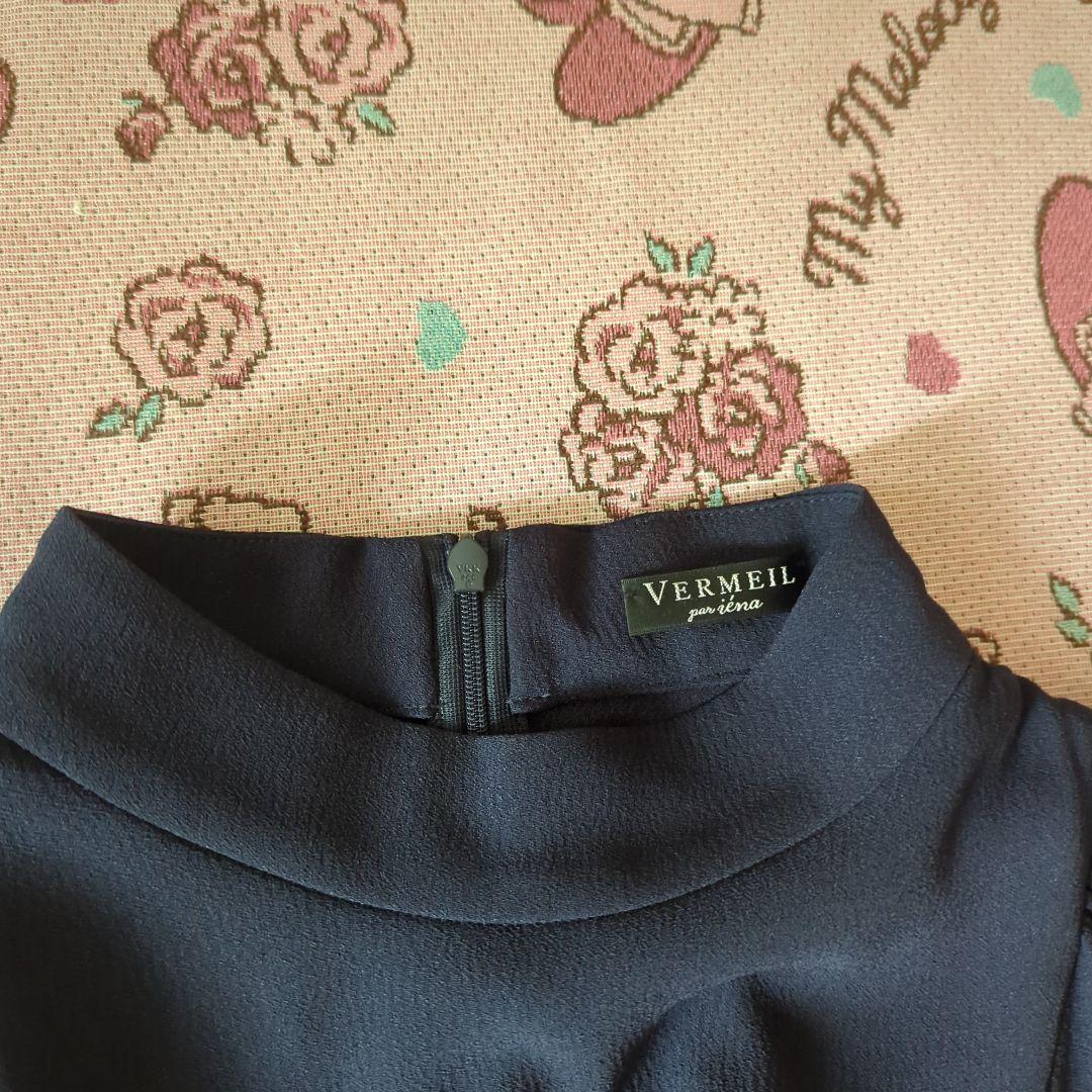 美品　2024 アセテートバックサテンジョーゼットワンピース　ネイビー