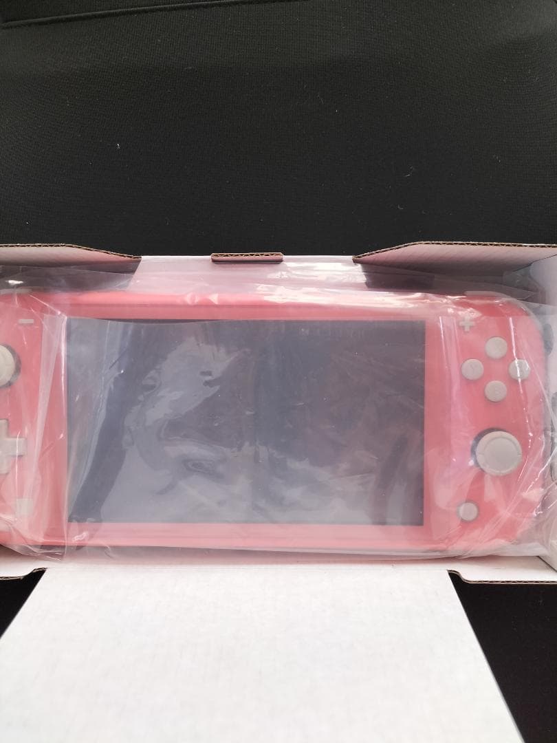 任天堂Switchライトピンク　ほぼ未使用