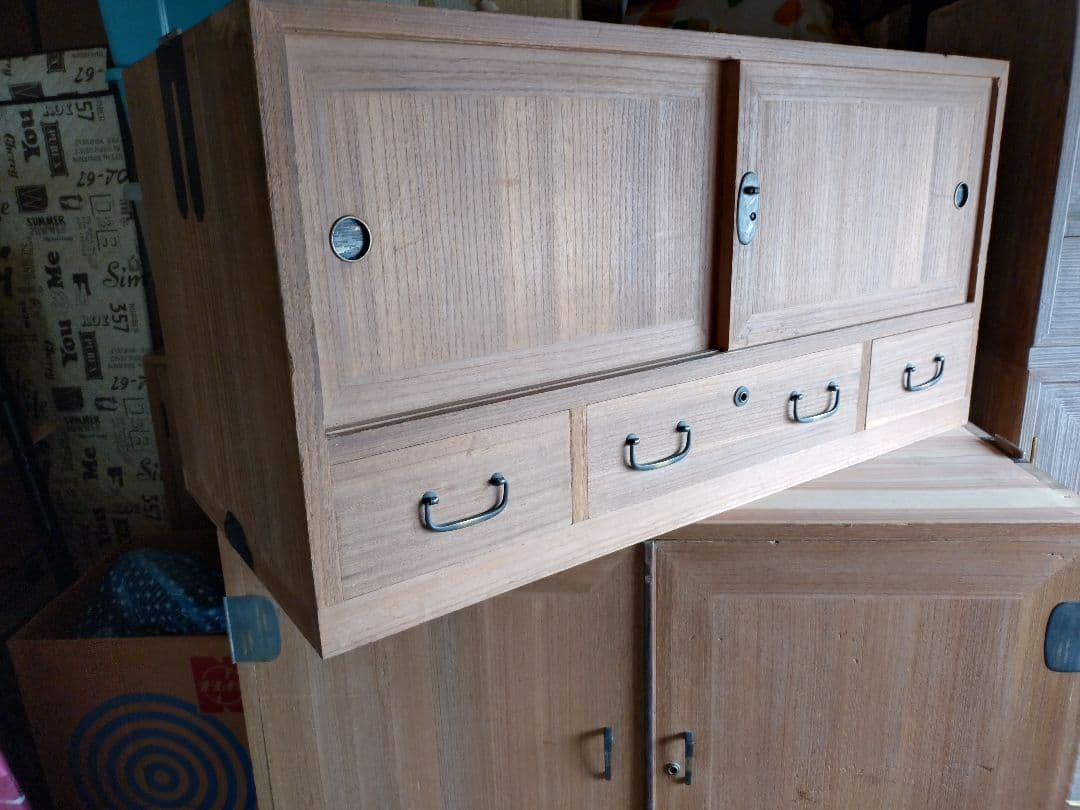 【送料込】桐箪笥 年代物 アンティーク タンス 家具 着物入れ 3分割可能