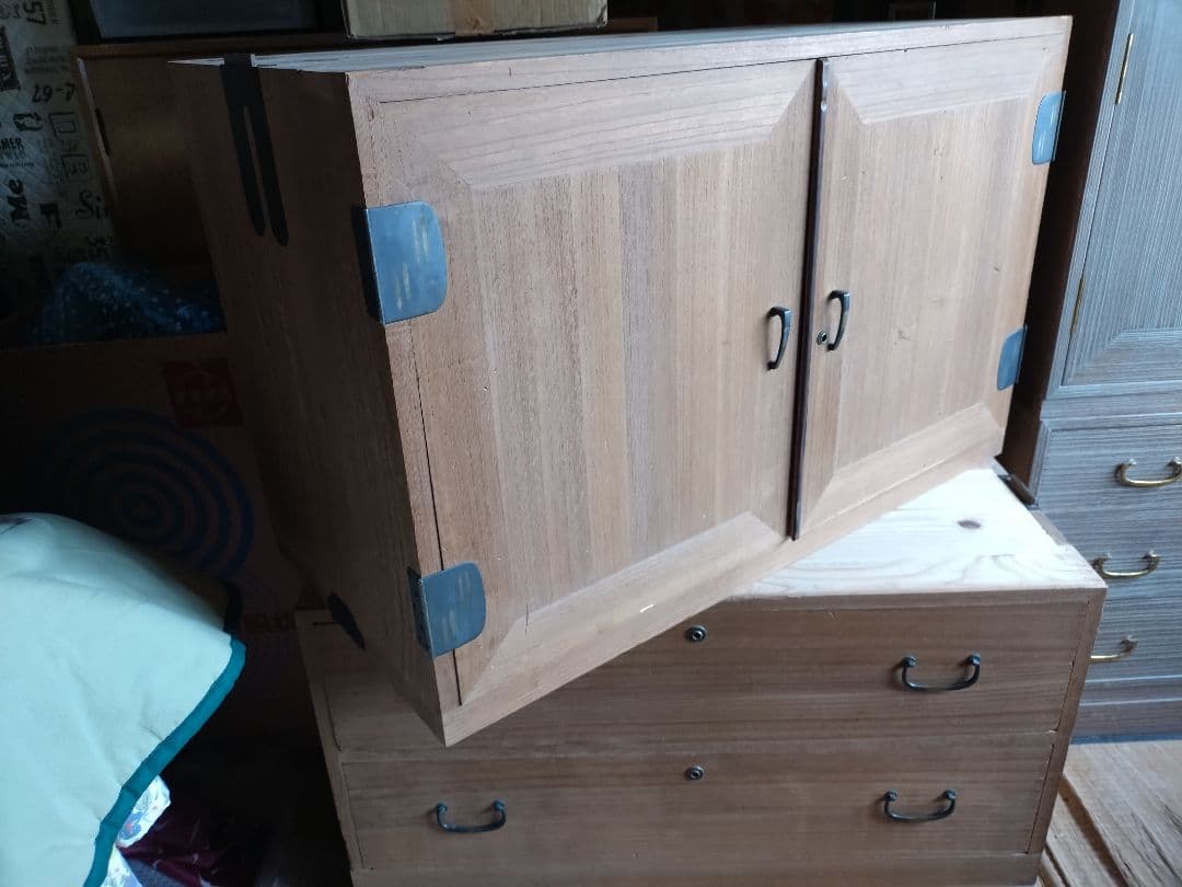 【送料込】桐箪笥 年代物 アンティーク タンス 家具 着物入れ 3分割可能