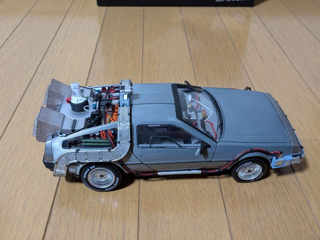 デロリアン 1/18 アルティメットエディション バックトゥザフューチャー