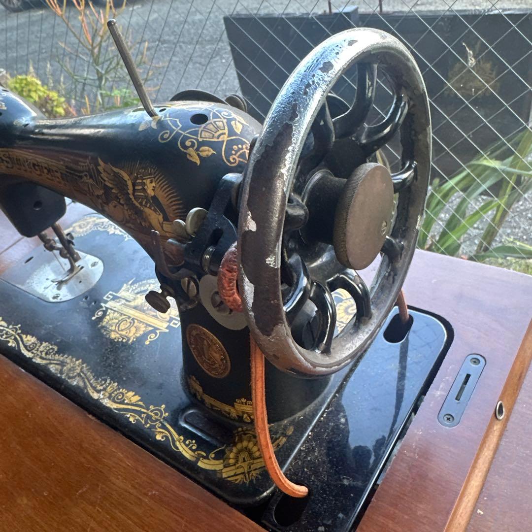 ヴィンテージSINGER 足踏みミシン クラシックデザインディスプレイに！