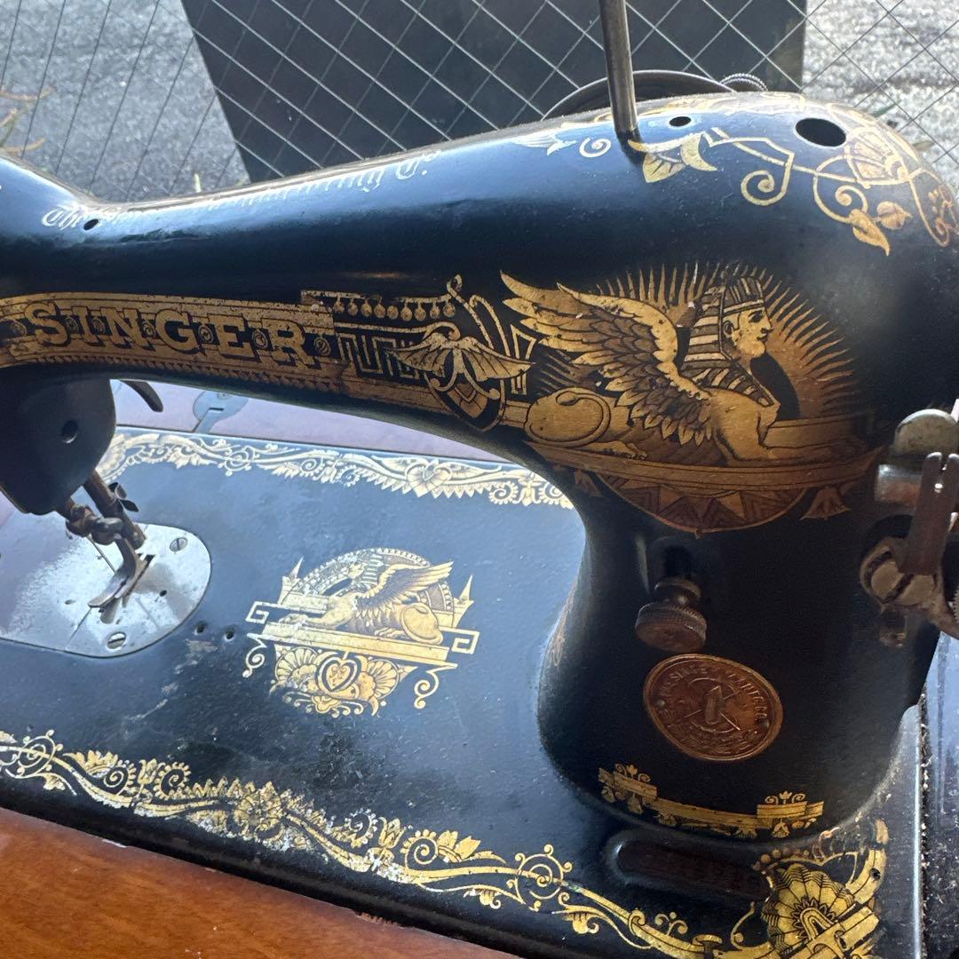 ヴィンテージSINGER 足踏みミシン クラシックデザインディスプレイに！