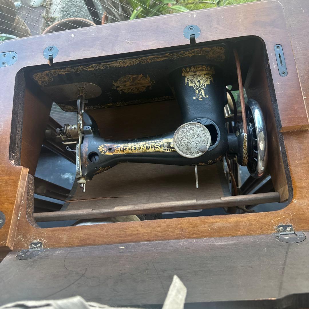 ヴィンテージSINGER 足踏みミシン クラシックデザインディスプレイに！