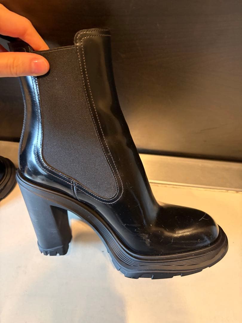 Alexander McQueen ブラックチェルシーブーツ