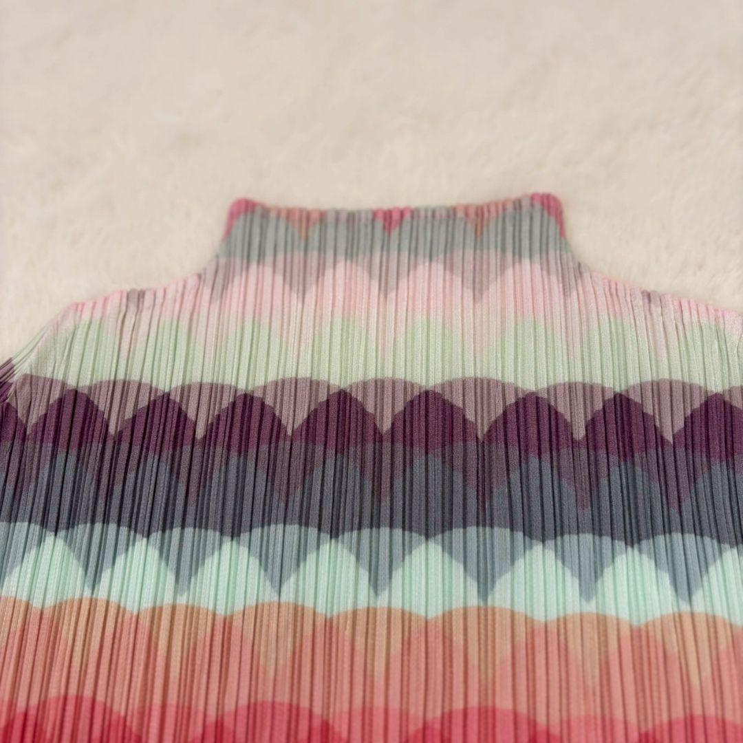 新品同様　プリーツプリーズ　イッセイミヤケ　カットソー　トップス　総柄