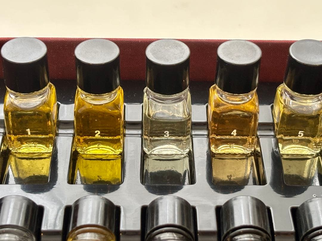 お値下げ！✨英語版 Le Nez du Vin 54香りセット｜ワインアロマ教材