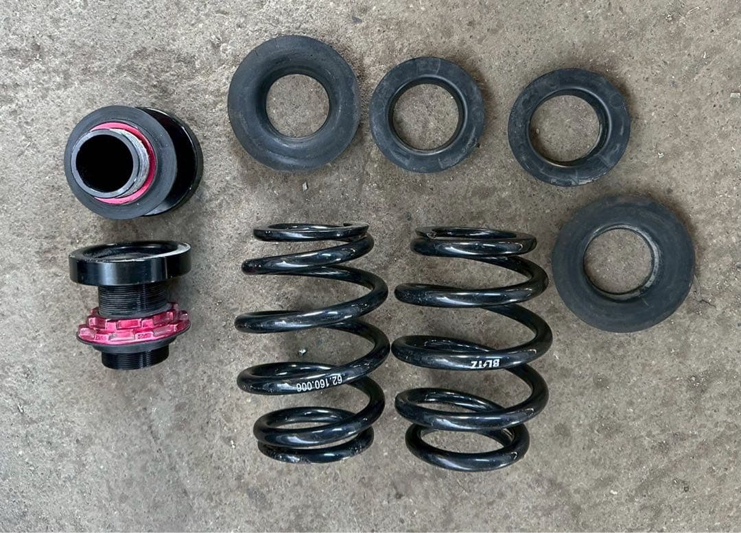 パーツ DAMPER ZZR DAA-NHP10 TOYOTA AQUA