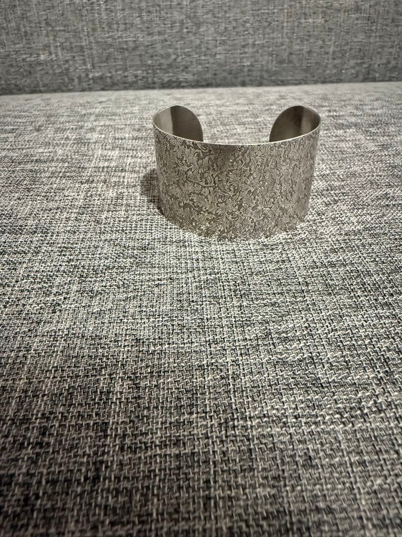 【agete】シルバー　バングル　ボタニカル柄