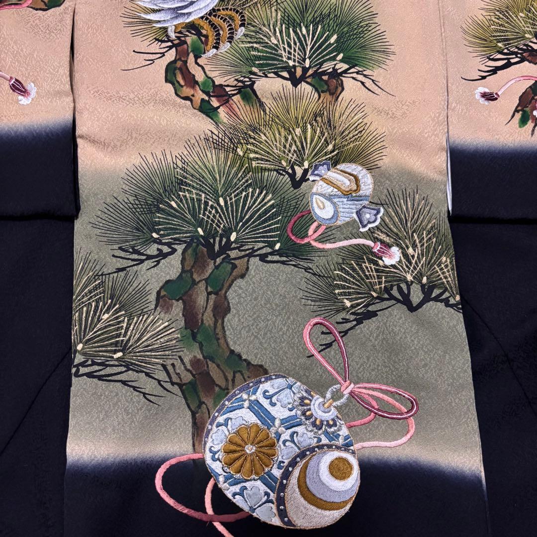 @様【新品】日本製 総刺繍 正絹 一本松 襦袢付 祝い箱付 お宮参り 産着