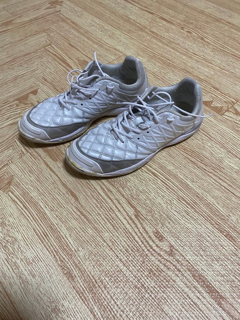 アスレタ　フットサルシューズ　A002