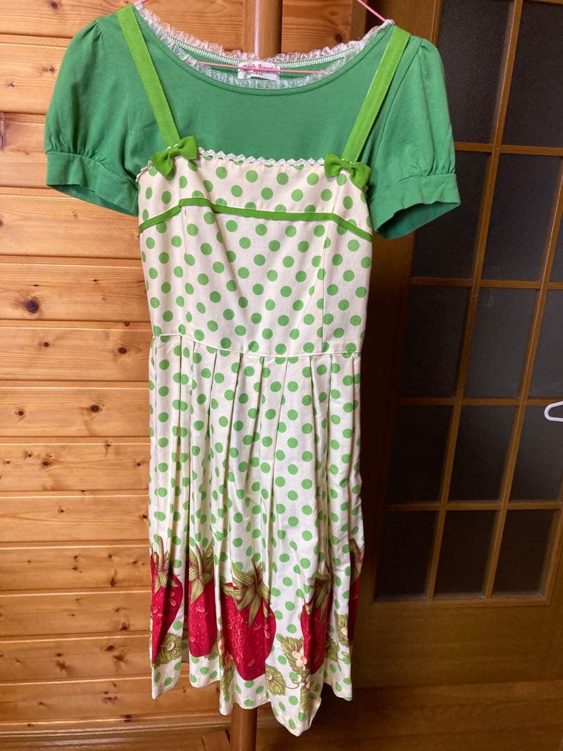 Emily Temple cute プルオーバー、キャミワンピセット イチゴ柄