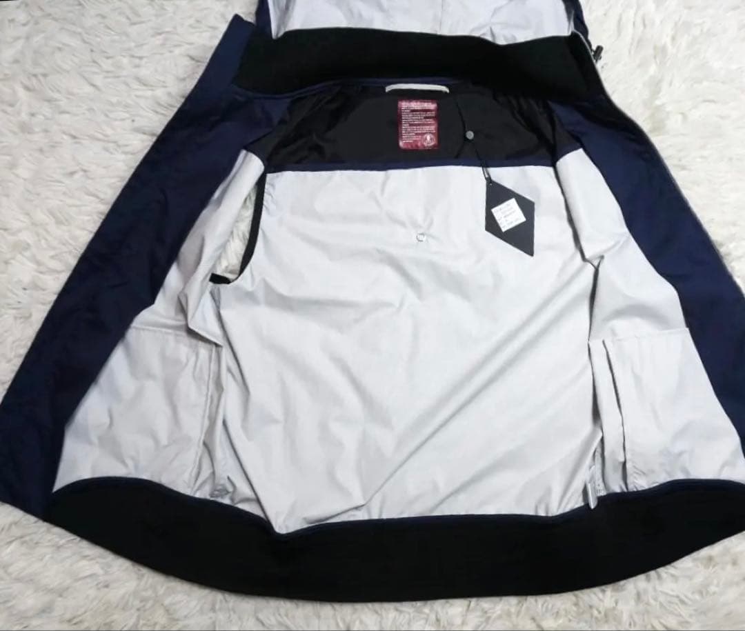 マーク＆ロナ　Triangle Squareナイロンベスト　フード脱着可