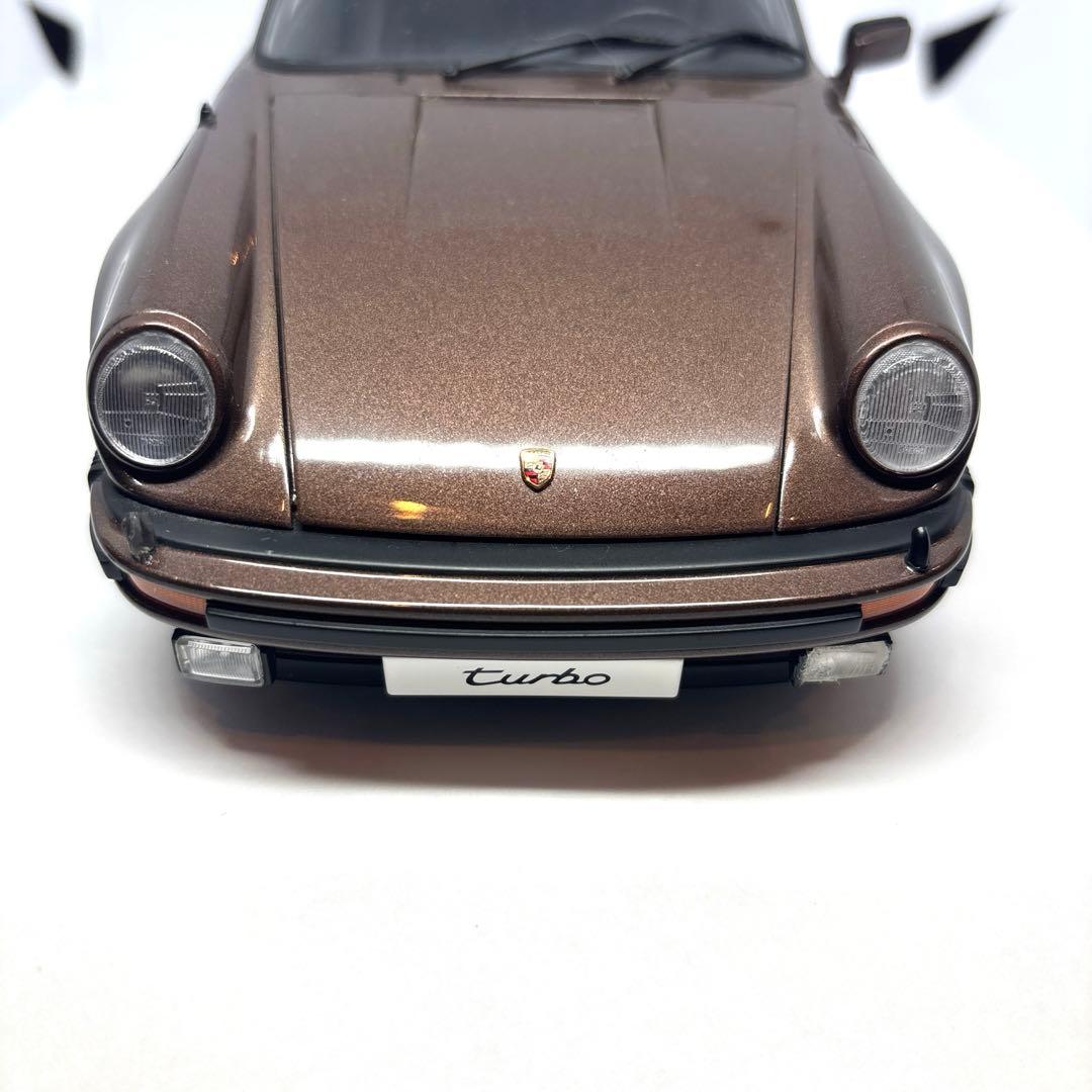オートアート　ポルシェ911 ターボ 930 AUTOart 1/18 ブラウン