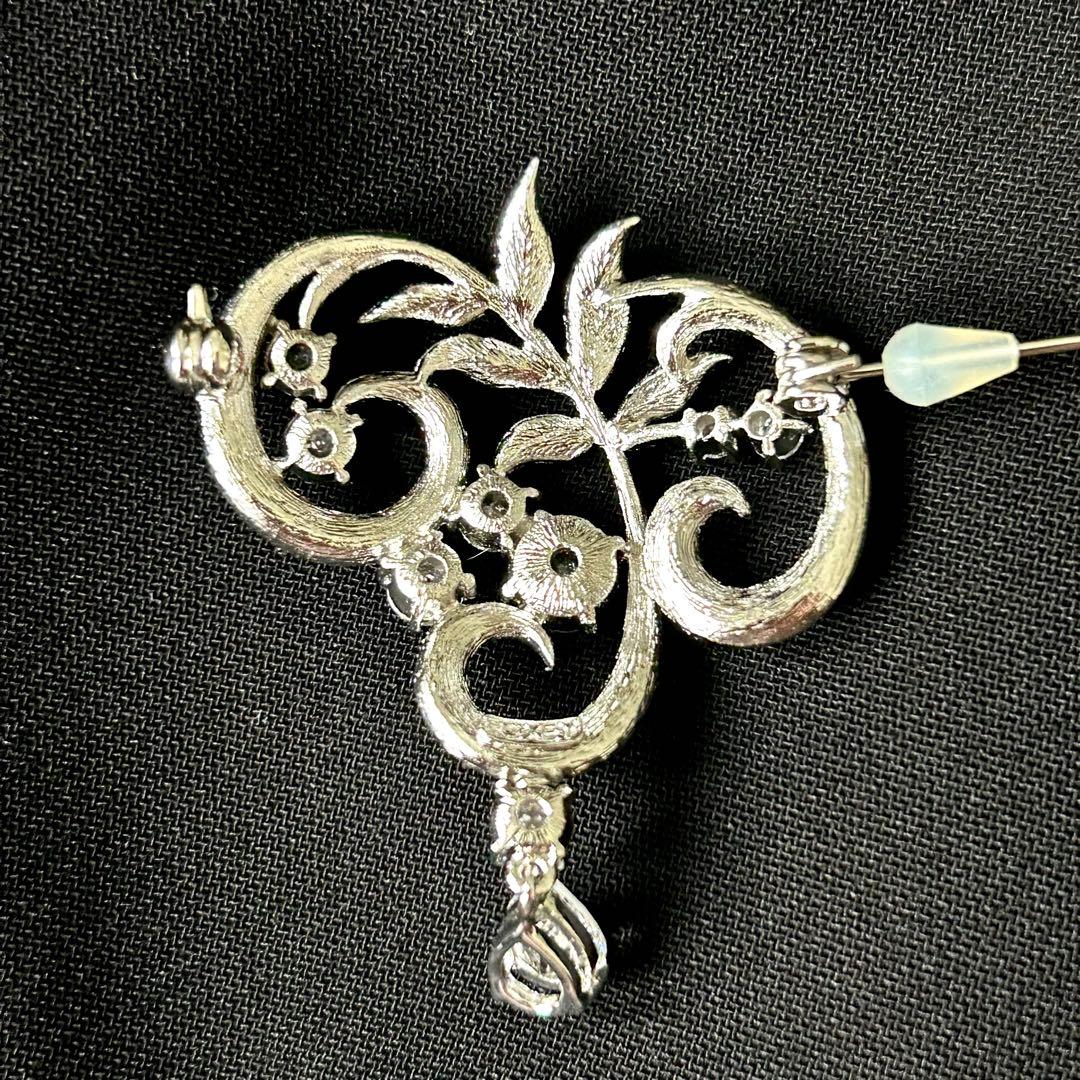 フォクシー｜ブローチ 雫 ラインストーン 曲線 シルバー