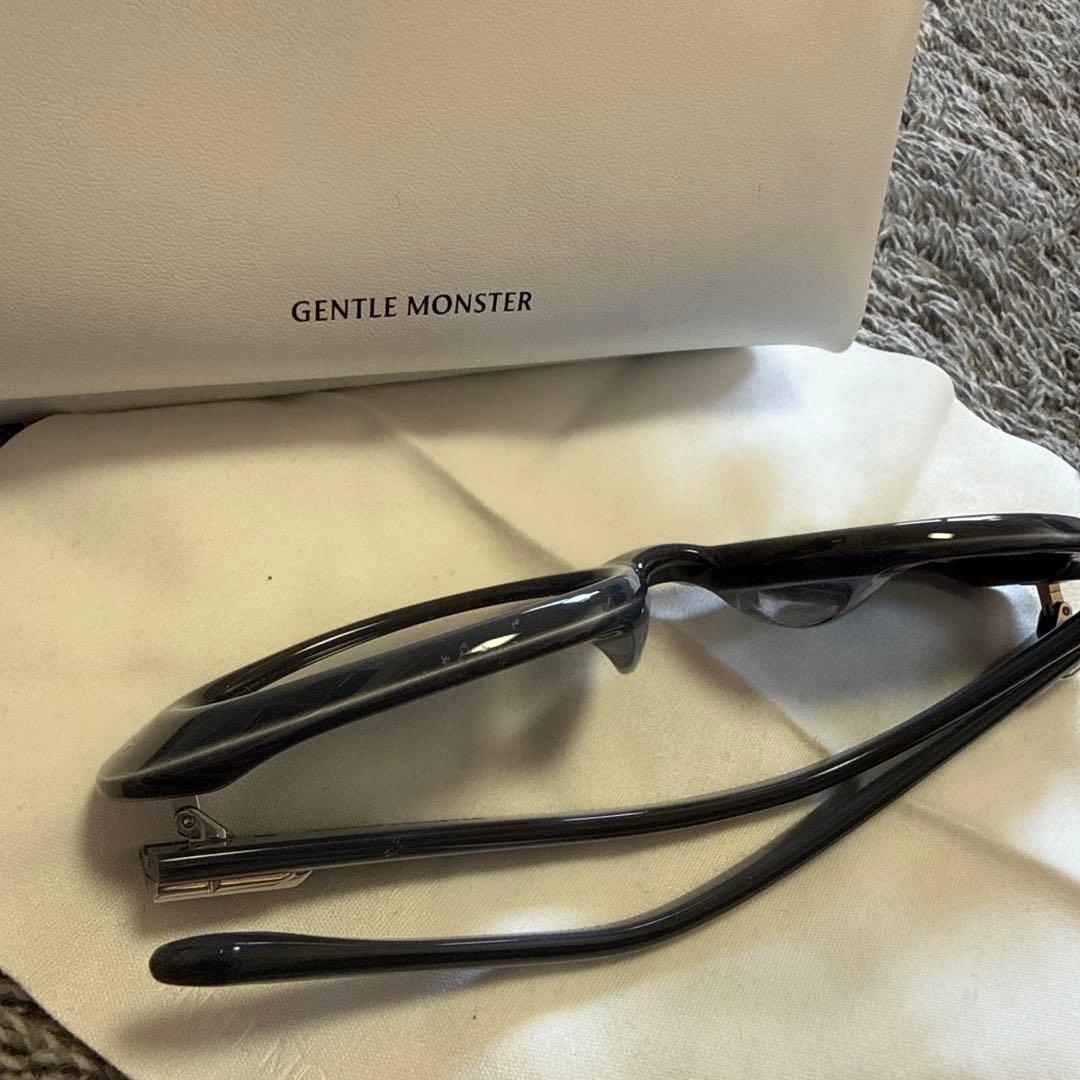 【最終値下げ】GENTLE MONSTER グレー サングラス ケース付き