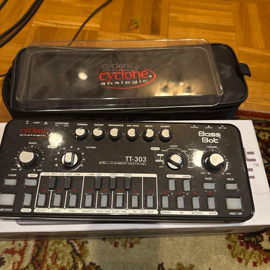 Cyclone TT-303 アナログシンセサイザー