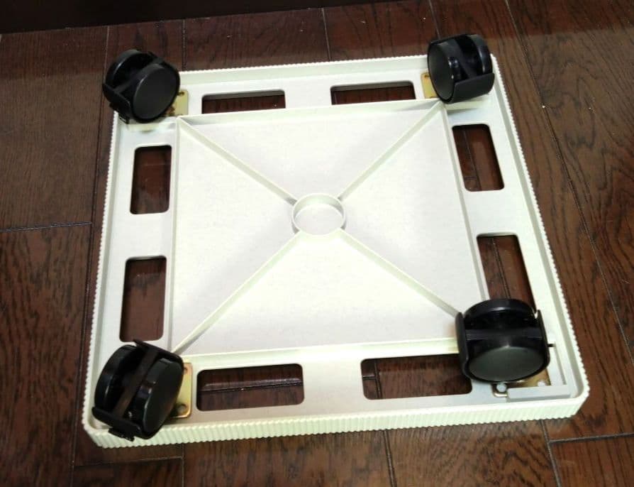 タッパウェア　 マルチオーガナイザー　ドア付き2段　＋　キャスター付パレット