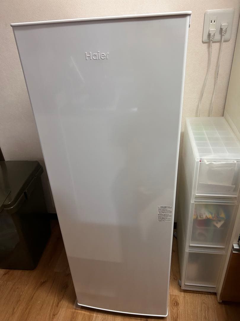未使用　ハイアール冷凍庫 107L ファン式 JF-UFS11A-Wスリム