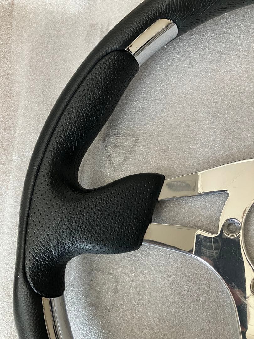 オッサレ番長です。【NARDI（ナルディ）　L（35φ）】