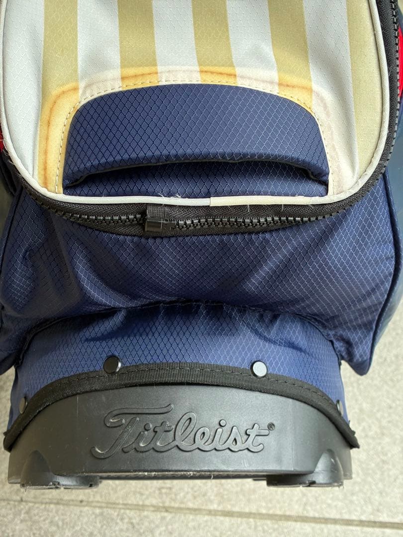 Titleist キャディバッグ 　　　ネイビー/レッド、スタンド式