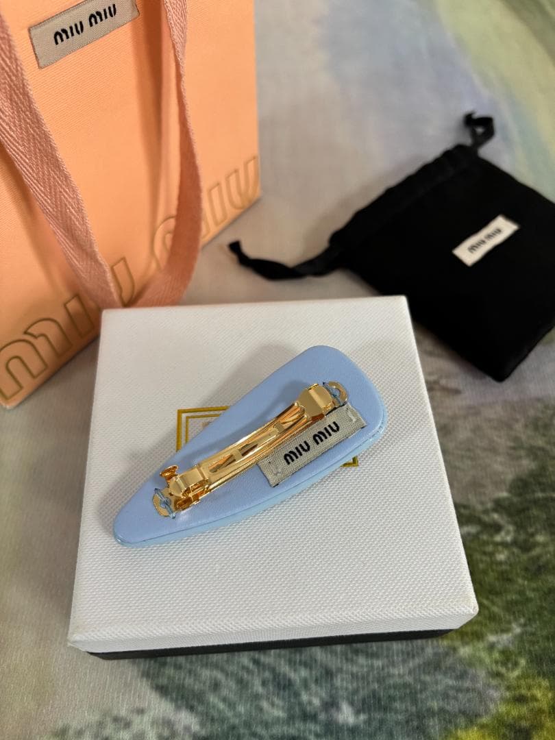 水色 miu miu ヘアクリップ
