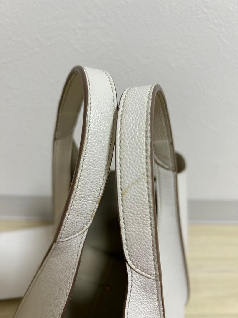 人気色 ホワイト　Tタイムレス　レザーショッピングバッグミニ　トッズ　Tod’s