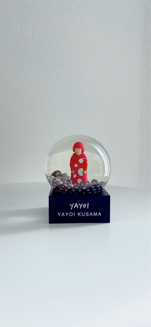 草間彌生　MOMA スノードーム