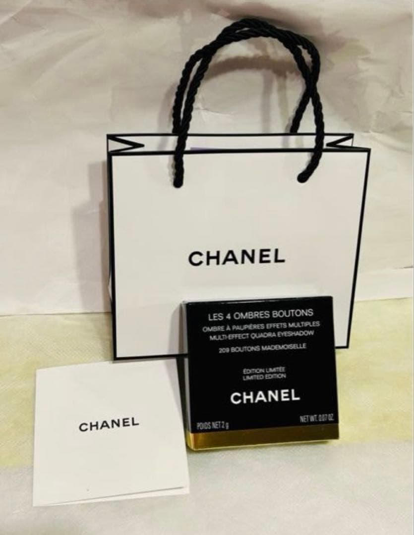 シャネル　キャトル オンブル209ブトン　マドモアゼル　新品未使用　ショッパー