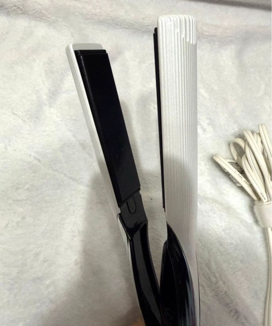 リファビューテックストレートアイロン　ホワイト